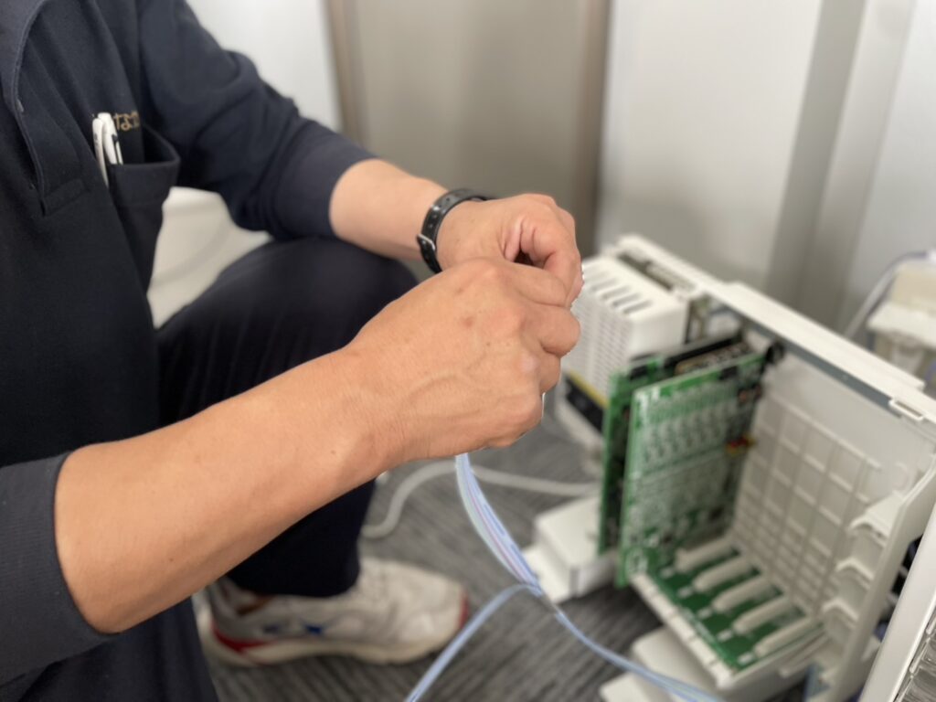 愛知県弥富市‐中古ビジネスフォン4台設置工事‐写真5